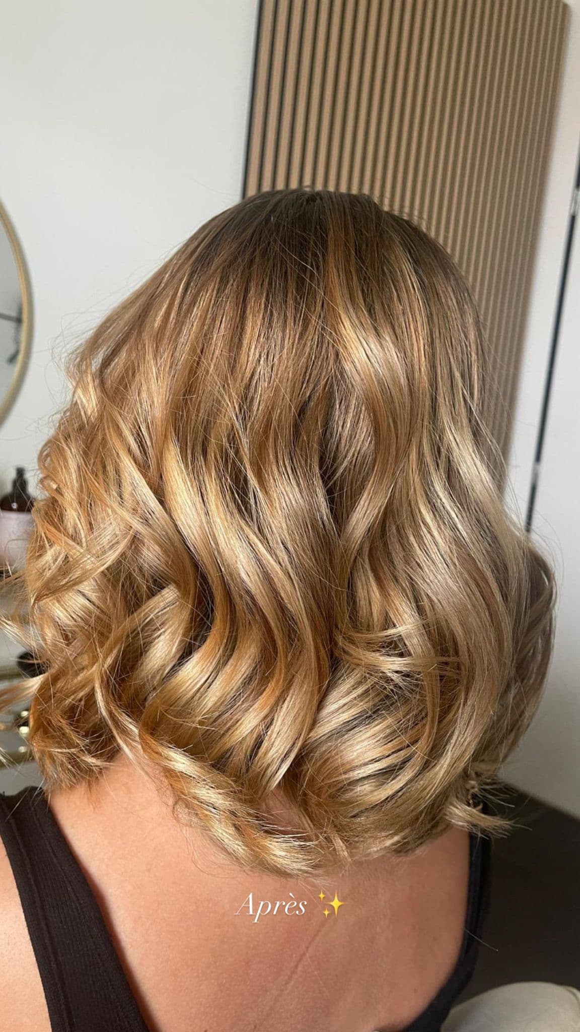 Balayage signature Kiara sur cheveux blonde, avant et après, Après