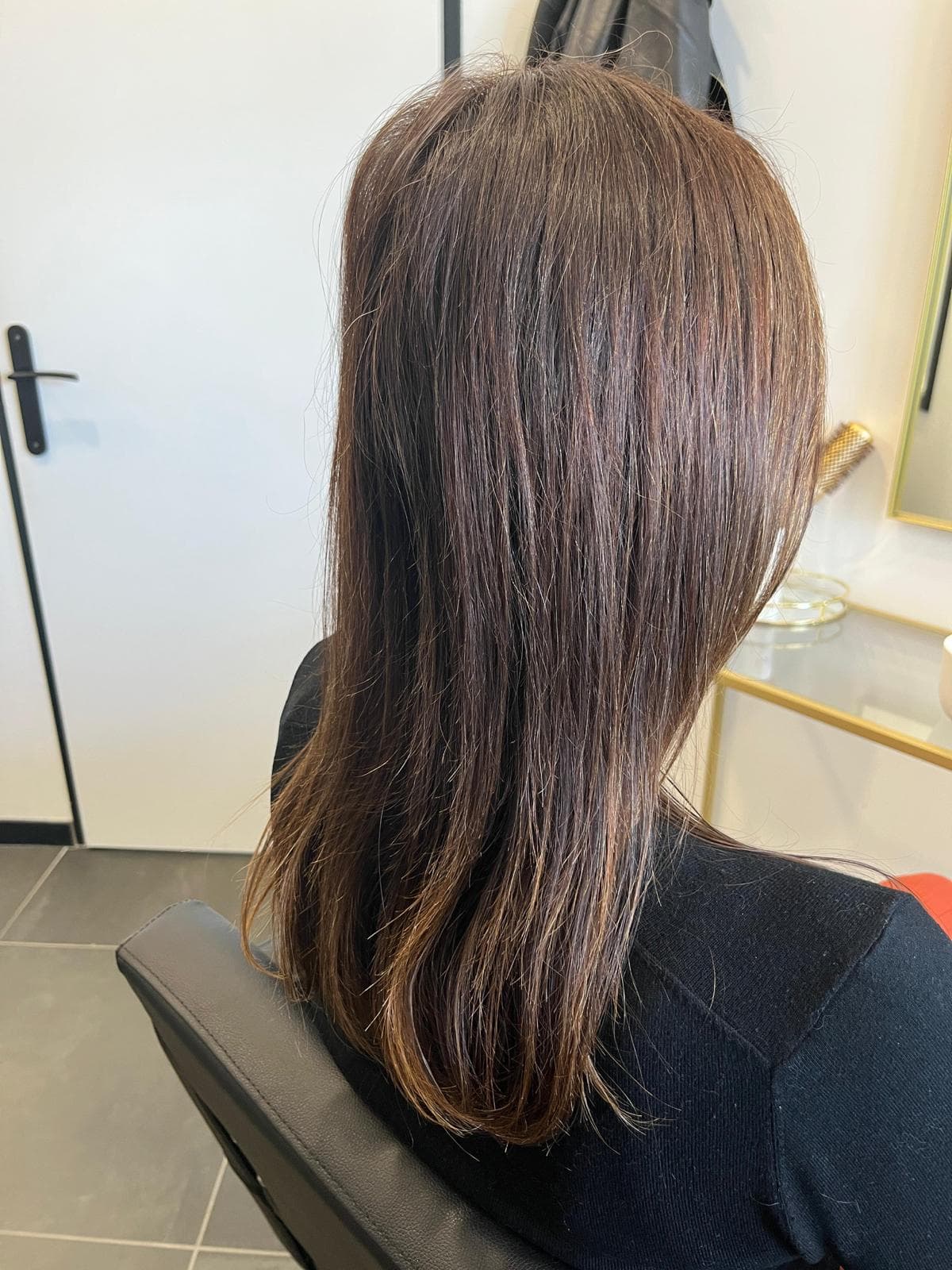 Balayage signature Kiara sur cheveux brune, avant et après, Avant